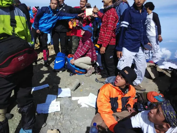 Dari Membludaknya Ranu Kumbolo sampai Kematian Ike, Inilah 8 Hal yang Terjadi Saat Long Weekend Awal Mei! 11