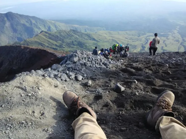 Gunung Macet Juga Kalau Libur Panjang. Ketika Kemacetan Jakarta Pindah ke Puncak Rinjani! 10