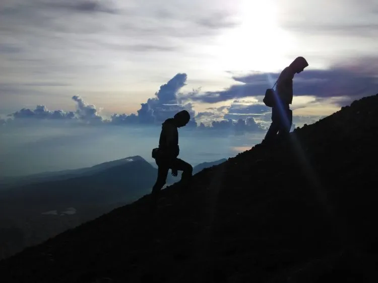 Gunung Macet Juga Kalau Libur Panjang. Ketika Kemacetan Jakarta Pindah ke Puncak Rinjani! 9