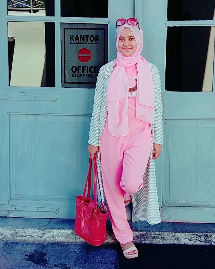 Tampil Formal Nggak Melulu Harus Kemeja Saja. Jumpsuit dan 10 Inspirasi Andalan Ini Wajib Dicoba! 18