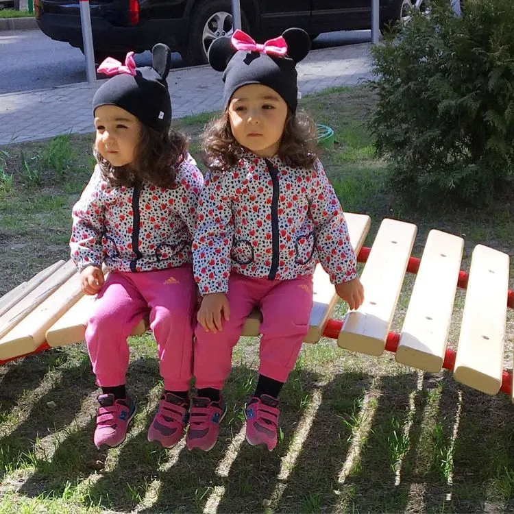 Siap-siap Untuk Segera Naik Pelaminan Setelah Melihat 20 Anak Kembar Ini. Mas, Kapan Nih? 22