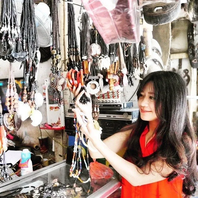 Please, Stop Minta Oleh-oleh Temen Kamu yang Lagi Traveling! 7 Alasan Ini Semoga Menyadarkanmu 9