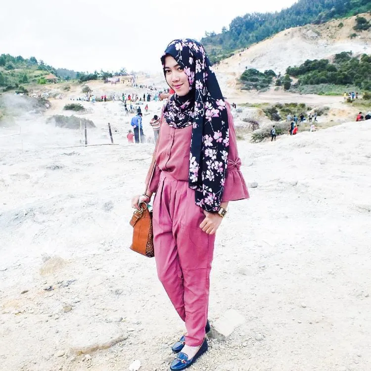 Tampil Formal Nggak Melulu Harus Kemeja Saja. Jumpsuit dan 10 Inspirasi Andalan Ini Wajib Dicoba! 19
