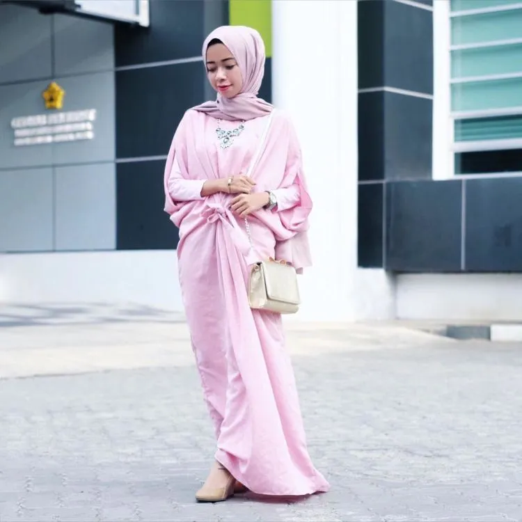 Selebgram @sonyasams dan 17 Inspirasi Pink-nya. Tetap Menawan Tanpa Kesan Kekanakan 18