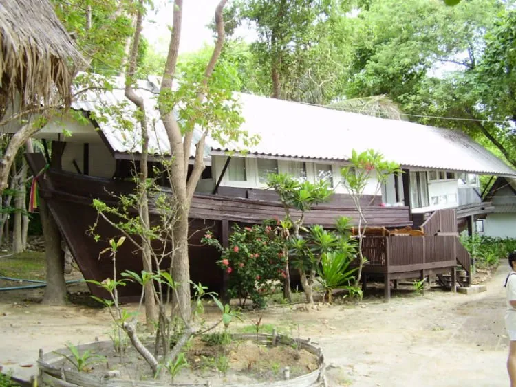 Kendaraan-Kendaraan Bekas Ini Kreatif Disulap Jadi Rumah. Hasilnya Luar Biasa, Pasti Kamu Ngiler Pengen Punya! 32
