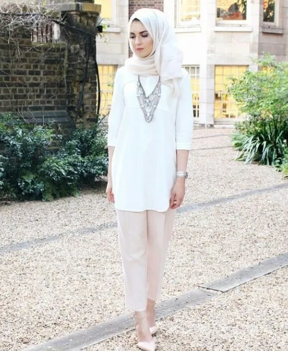 Jangan Ragu Tampil dengan Busana Nude Color. Praktikkan 15 Trik Ini agar Penampilanmu Menawan! 27