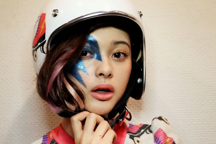 Goodbye Rambut dan Hijab Berantakan Gegara Helm, Asal 8 Tips Penyelamat Ini Kamu Lakoni 11