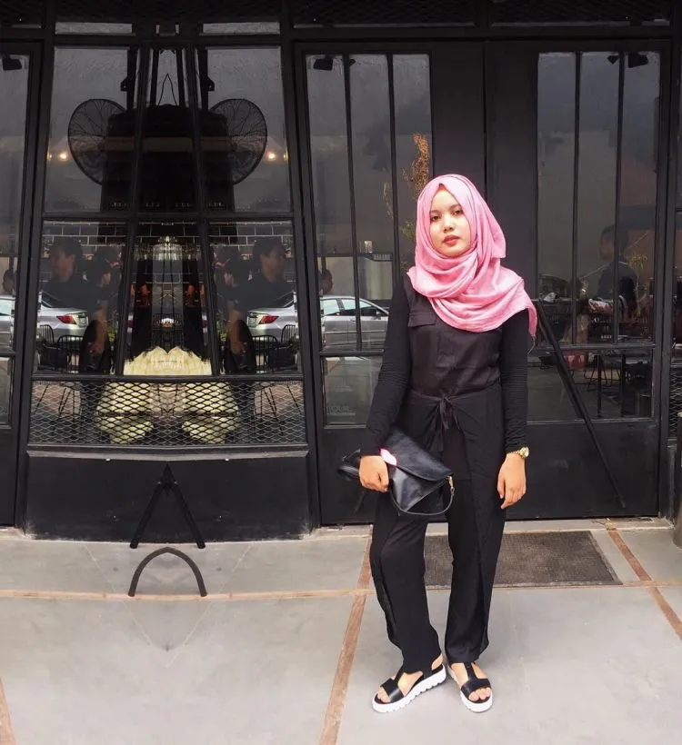 Tampil Formal Nggak Melulu Harus Kemeja Saja. Jumpsuit dan 10 Inspirasi Andalan Ini Wajib Dicoba! 20