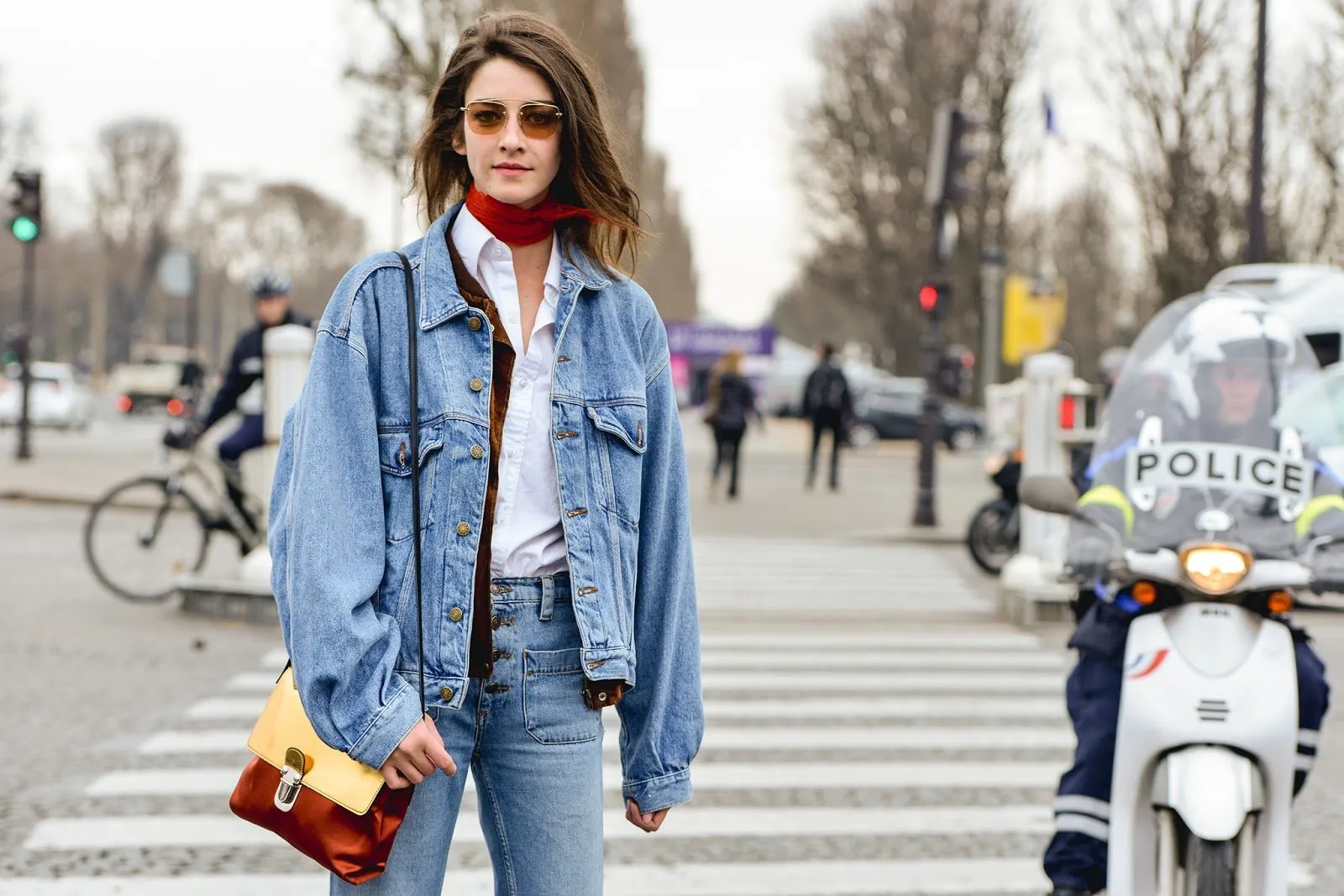 Berhijab Atau Tidak, Berikut Adalah Gaya Casual Dengan Jaket Denim Yang Pastinya Kekinian 14