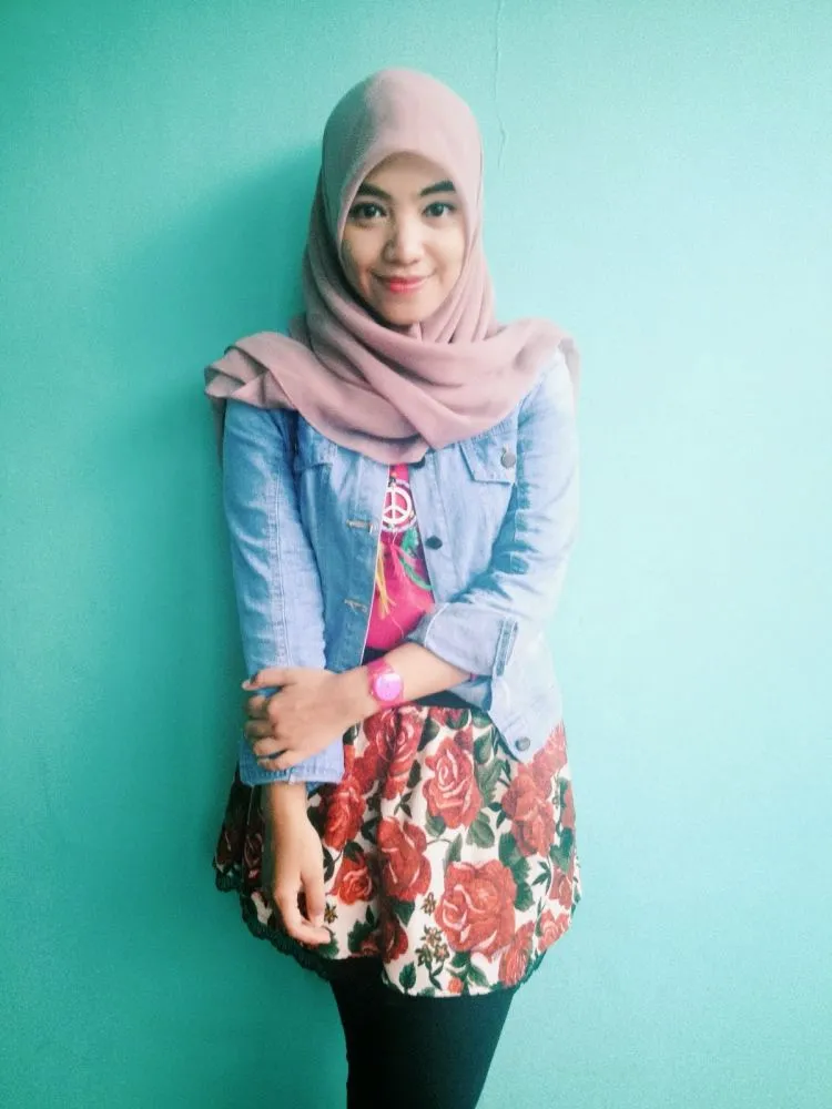 Berhijab Atau Tidak, Berikut Adalah Gaya Casual Dengan Jaket Denim Yang Pastinya Kekinian 13