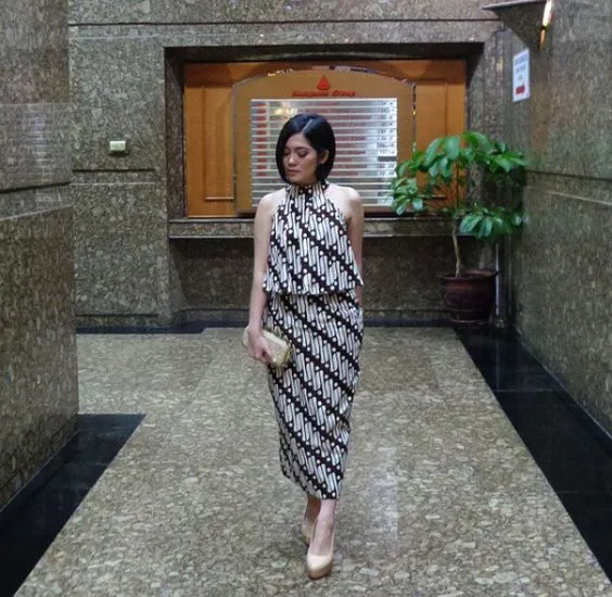 Niat Pakai Dress Batik Tapi Dibilang Mirip Daster? Cek Dulu 8 Pilihan Dress Batik Lucu Ini