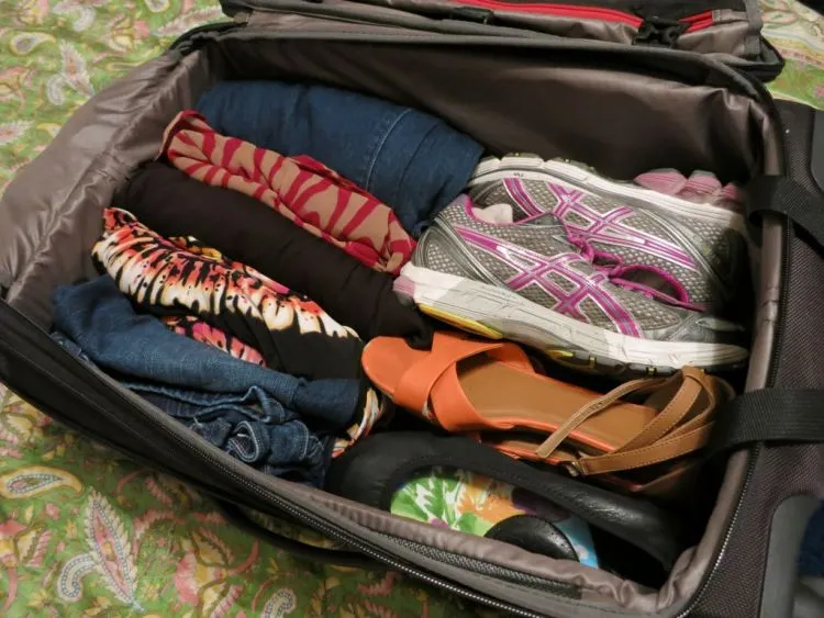 Yang Bikin Nyaman Memang Susah Dilepas, Sepatu Flats Hitam Salah Satunya 15