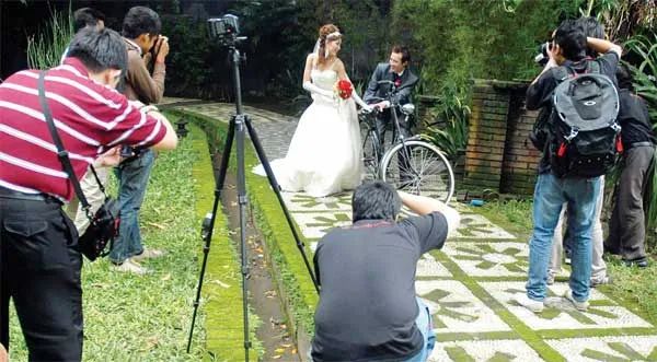 Pangkas Biaya Foto Prewedding dengan 10 Cara Ini. Hemat tapi Tetap Berkesan. 12