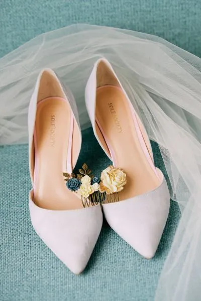 Seperti Halnya Jodoh, Sepatu pun Tak Boleh Asal Pilih. 17 Sepatu untuk Berdiri di Pelaminan Ini Bisa Dijajal! 24