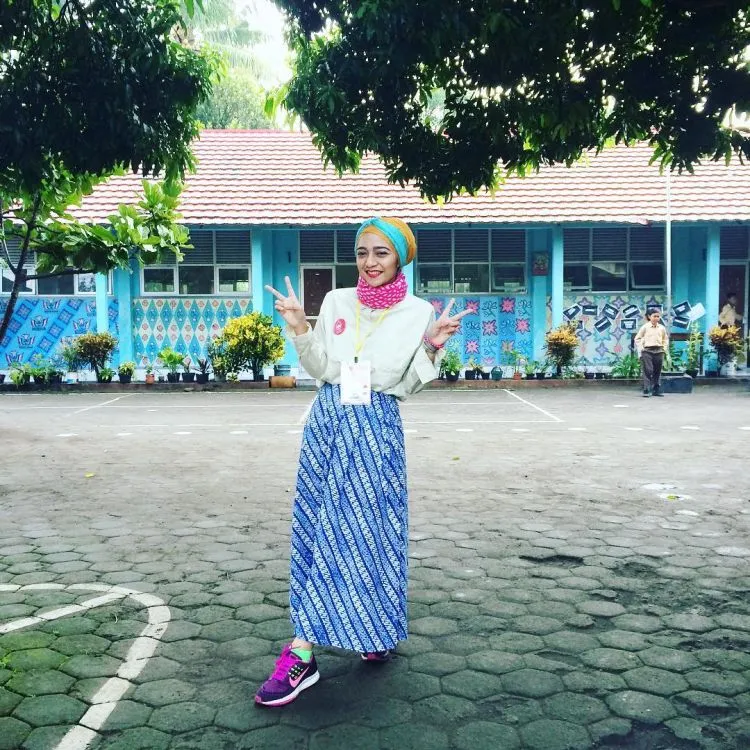 Tren Fesyen Hijab Turban ala Chikita Fawzi, Musisi dan Animator Stylish yang Penuh Inspirasi 25