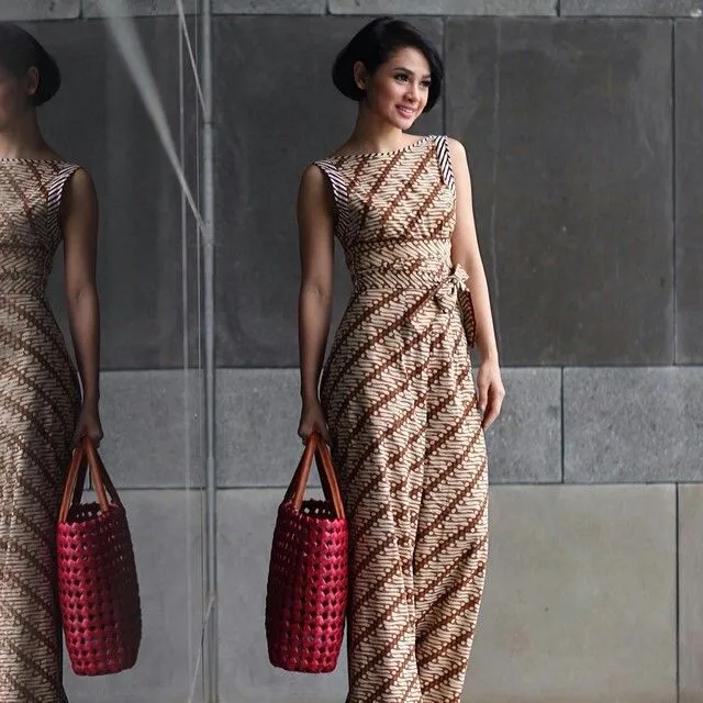 Niat Pakai Dress Batik Tapi Dibilang Mirip Daster? Cek Dulu 8 Pilihan Dress Batik Lucu Ini 9