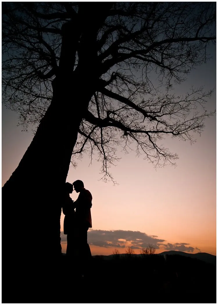 17 Foto Romantis yang Membuktikan Bahwa Foto Prewedding yang Dilakukan Kala Senja Itu Luar Biasa 25
