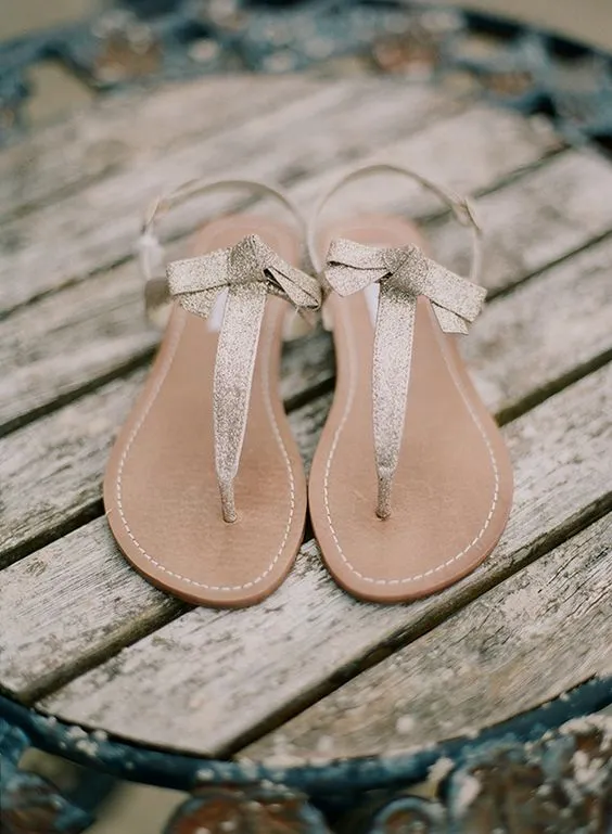 Seperti Halnya Jodoh, Sepatu pun Tak Boleh Asal Pilih. 17 Sepatu untuk Berdiri di Pelaminan Ini Bisa Dijajal! 26