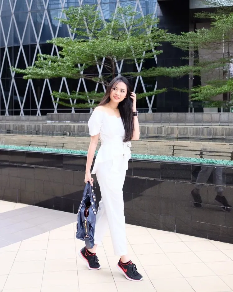 Tampil Formal Nggak Melulu Harus Kemeja Saja. Jumpsuit dan 10 Inspirasi Andalan Ini Wajib Dicoba! 15
