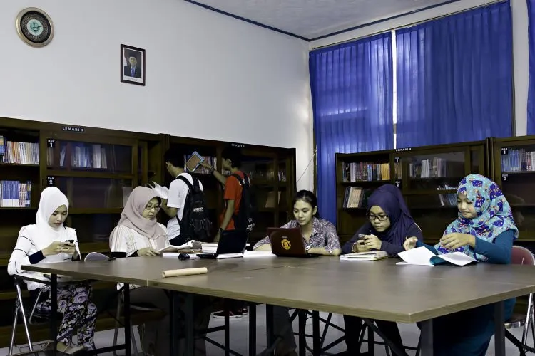 Mulai Dari Siksa Neraka Sampai Dilan yang Kekinian, 30 Buku Ini Bakal Sulit Kita Lupakan 60