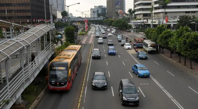 12 Perasaan Khas Kamu Si Pegawai Kantoran, yang Harus Ikhlas Tua di Jalan 23