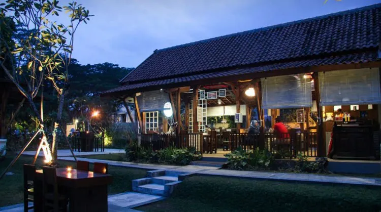 Ajak Pasanganmu Menikmati Malam di 8 Cafe Romantis di Malang. Bikin Suasana Makin Mesra Aja! 11