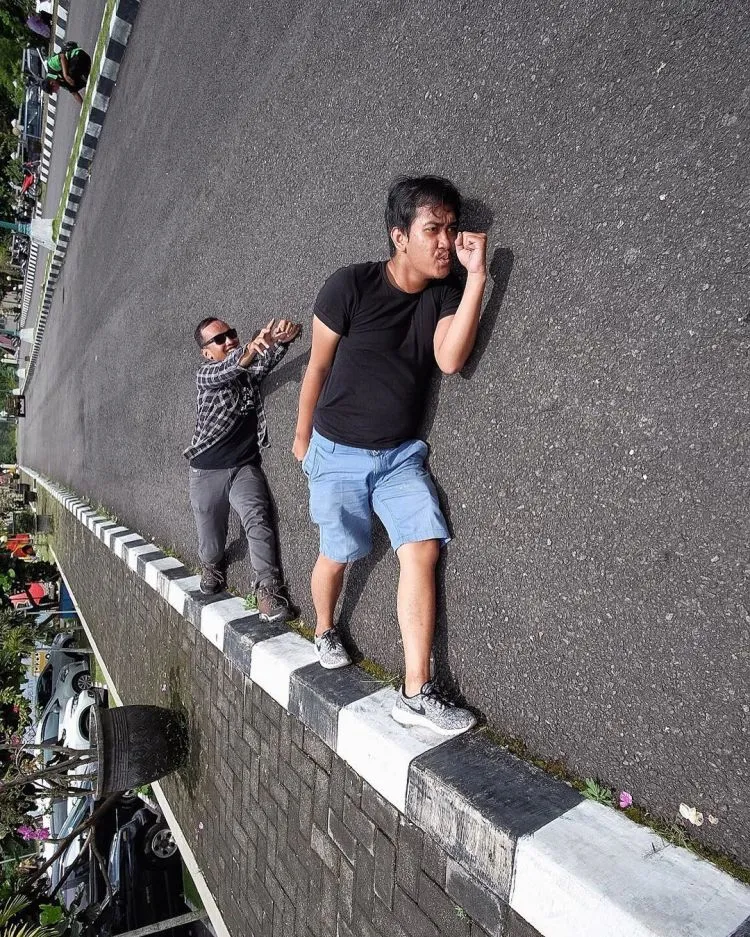 Gallery Foto Gokil yang Bikin Kamu Mikir, Gimana Sih Cara Motret Keren Kaya Begini? 24