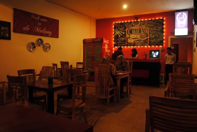 Ajak Pasanganmu Menikmati Malam di 8 Cafe Romantis di Malang. Bikin Suasana Makin Mesra Aja! 12