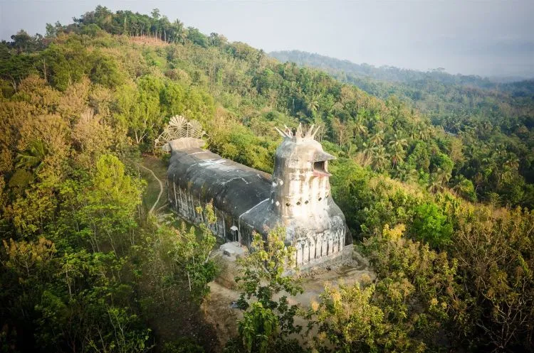 Masih Belum Move On dari Kisah Mas Rangga dan Mbak Cinta. Yuk Maen ke Gereja Ayam di Magelang Aja! 9