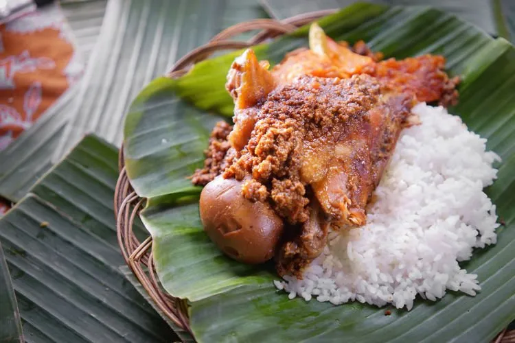 10 Makanan Paling Enak dan Nikmat se-Nusantara Buat Para Mahasiswa. Favoritmu yang Mana? 14
