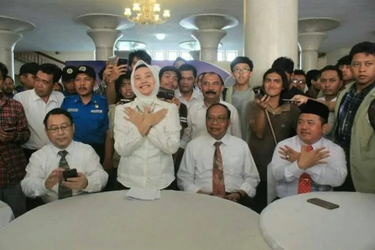 Kebelet Main Drama, Mungkin Rektor UGM Terlalu Baper Nonton AADC 2. 8