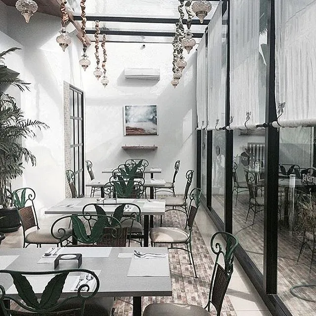 Ajak Pasanganmu Menikmati Malam di 8 Cafe Romantis di Malang. Bikin Suasana Makin Mesra Aja! 14