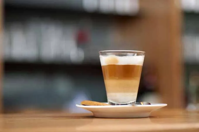 17 Gambar Kocak Soal Kamu yang Bokek Kalau di Kafe Kelamaan. Nggak Bisa Minum Pelan 19