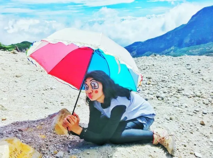 Parade Foto Selebrasi Para Pendaki yang Unik dan Kreatif di Puncak Gunung. Mana Favoritmu? 19