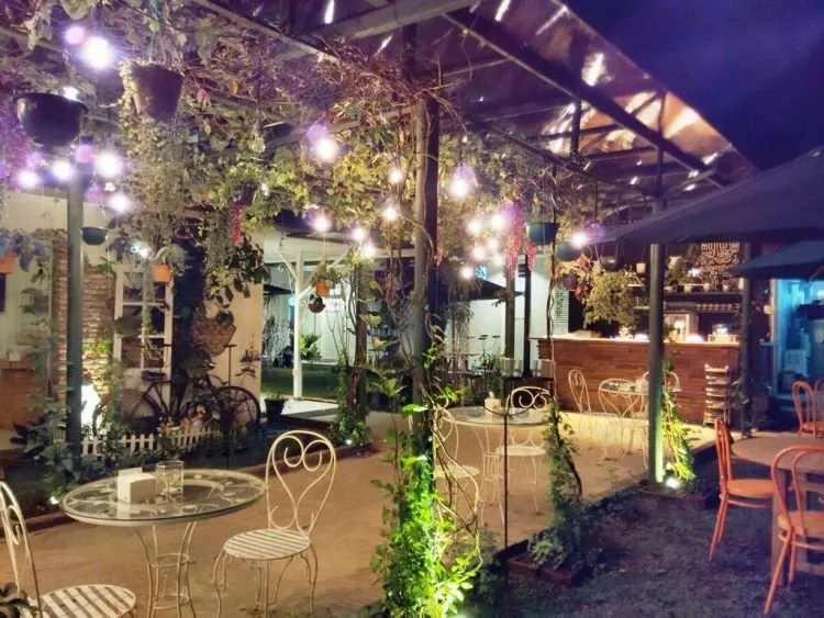 Ajak Pasanganmu Menikmati Malam di 8 Cafe Romantis di Malang. Bikin Suasana Makin Mesra Aja! 15