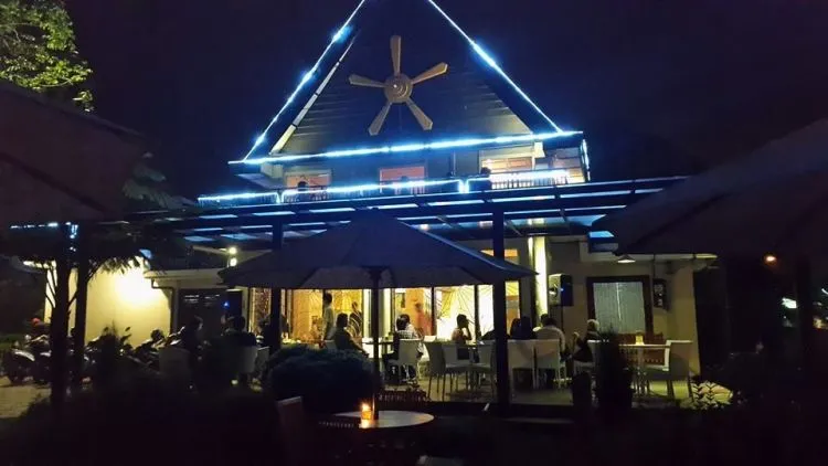 Ajak Pasanganmu Menikmati Malam di 8 Cafe Romantis di Malang. Bikin Suasana Makin Mesra Aja! 13