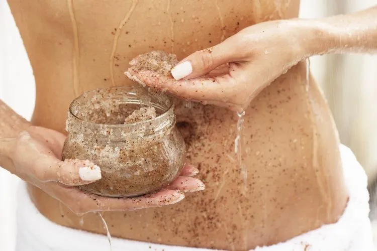 Bukan Cuma Mulus di Muka! Lipatan Tersembunyi di Badanmu Juga Bakal Mulus Pakai 8 Cara Ini 12