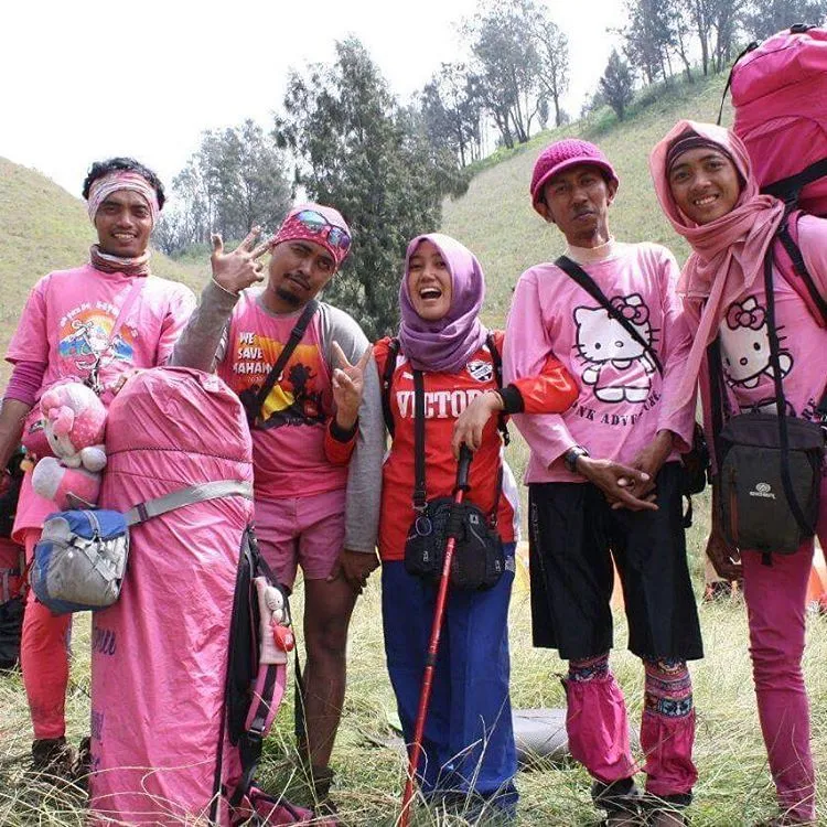 Ini Nih Pendaki Hello Kitty Unyu yang Bikin Kita Ketawa Mulu. Siapa Sih Mereka Sebenarnya? 9