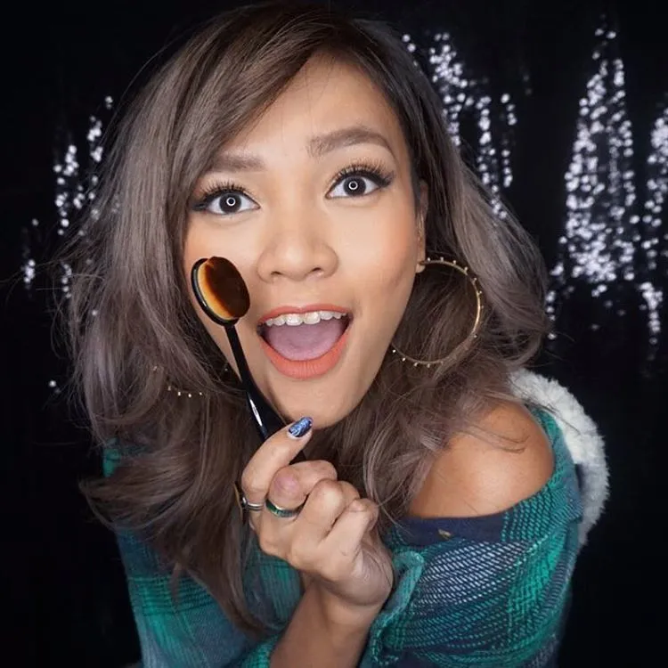 6 Trik Menghemat Make Up Dari Rachel Goddard; Beauty Vlogger Indonesia Punya 7