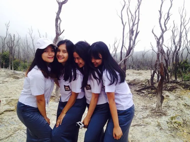 Parade Foto Selebrasi Para Pendaki yang Unik dan Kreatif di Puncak Gunung. Mana Favoritmu? 17