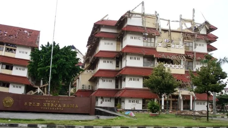 Memperingati 10 tahun Gempa Jogja, Sudahkah Kamu Melupakan Tragedi Memilukan Itu? 19