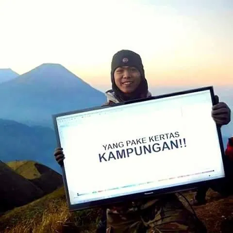 Parodi Foto Kocak Para Pendaki yang Bikin Akhir Pekanmu Berwarna! Kamu Pasti Ngakak Terus 21