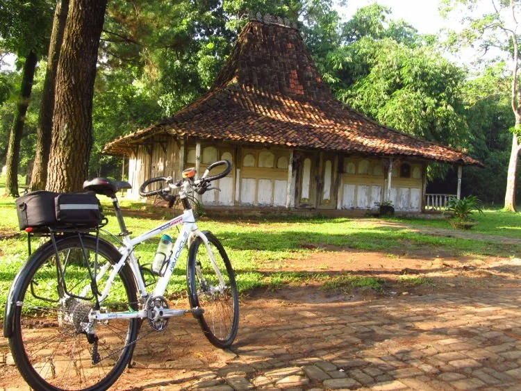 Meskipun Terkenal Macetnya Parah, Depok Juga Punya Destinasi Wisata yang Bikin Kamu Ceria Lho! 13