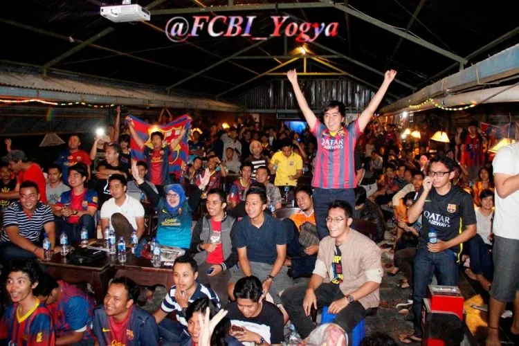 Musim Sepak Bola Uda Usai. Cowok-Cowok Jomblo Siap-Siap Makin Nyesek Pas Malam Minggu :P 5