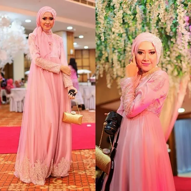Buat Muslimah Yang Sedang Menata Diri, Inilah 8 Style Gamis Modern Tapi Tetap Santun 15