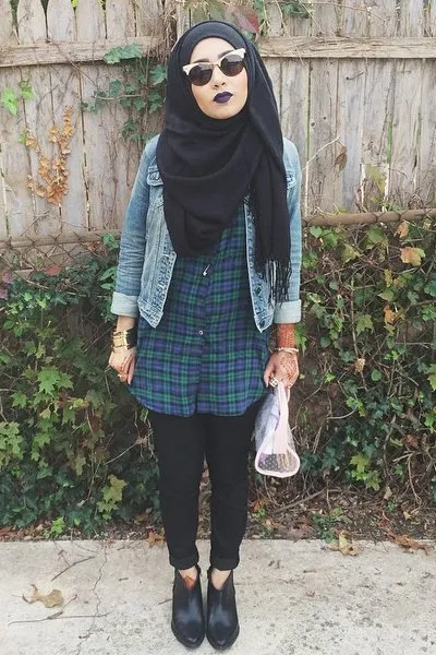 Yuk Tunjukkan Pribadimu yang Kuat Dengan Lipstik Gelap dan Paduan Busana yang Tepat! 17