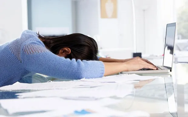 Pengen Tidur Di Kantor Tapi Gak Mau Ketahuan? Pakai 6 Cara Pintar Ini Aja! 12