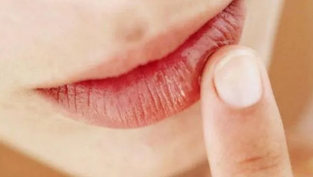 Mau Memesona Dengan Lipstik Warna Gelap? 7 Tips Makeup Ini Wajib Kamu Baca! 11
