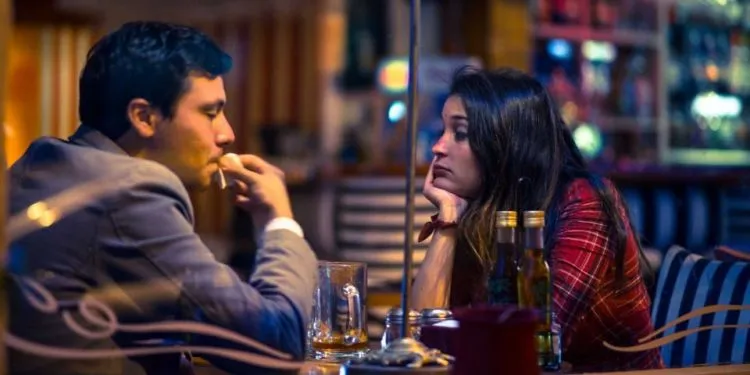 6 Alasan Kamu Tak Perlu Berharap Dapat Pacar Romantis. Toh yang Romantis Belum Tentu Manis 7