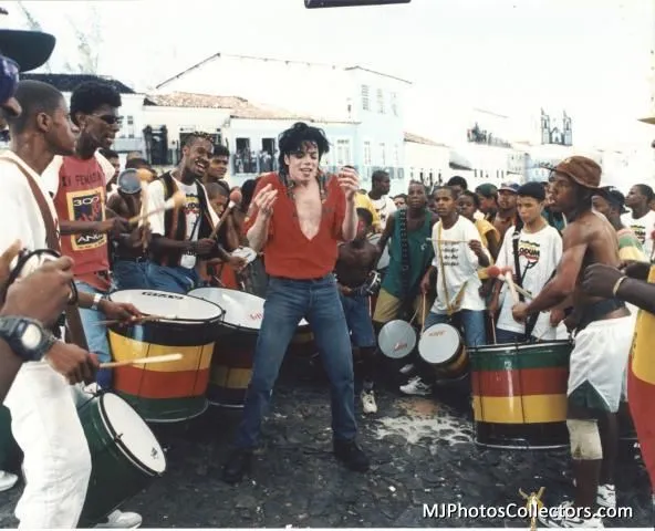 Nggak Harus Bisa Dansa Moonwalk Buat Nunjukin Rasa Rindu Sama Michael Jackson. Coba Tebak Aja Deretan Lagu Ini! 16